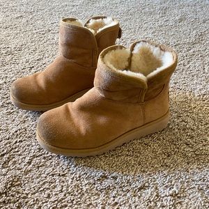 Girls Ugg Boots in Chestnut